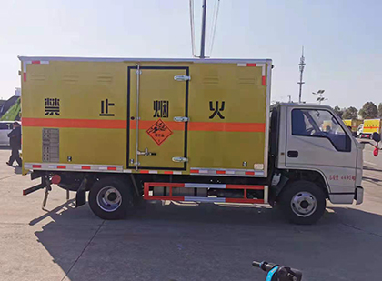 龙门镇爆破器材运输车工人安全操作规范与智能技术保障