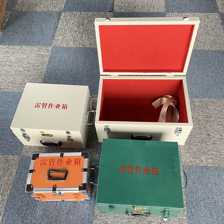 龙门镇爆破工程作业箱如何选择？玻璃钢与传统材质的全面对比